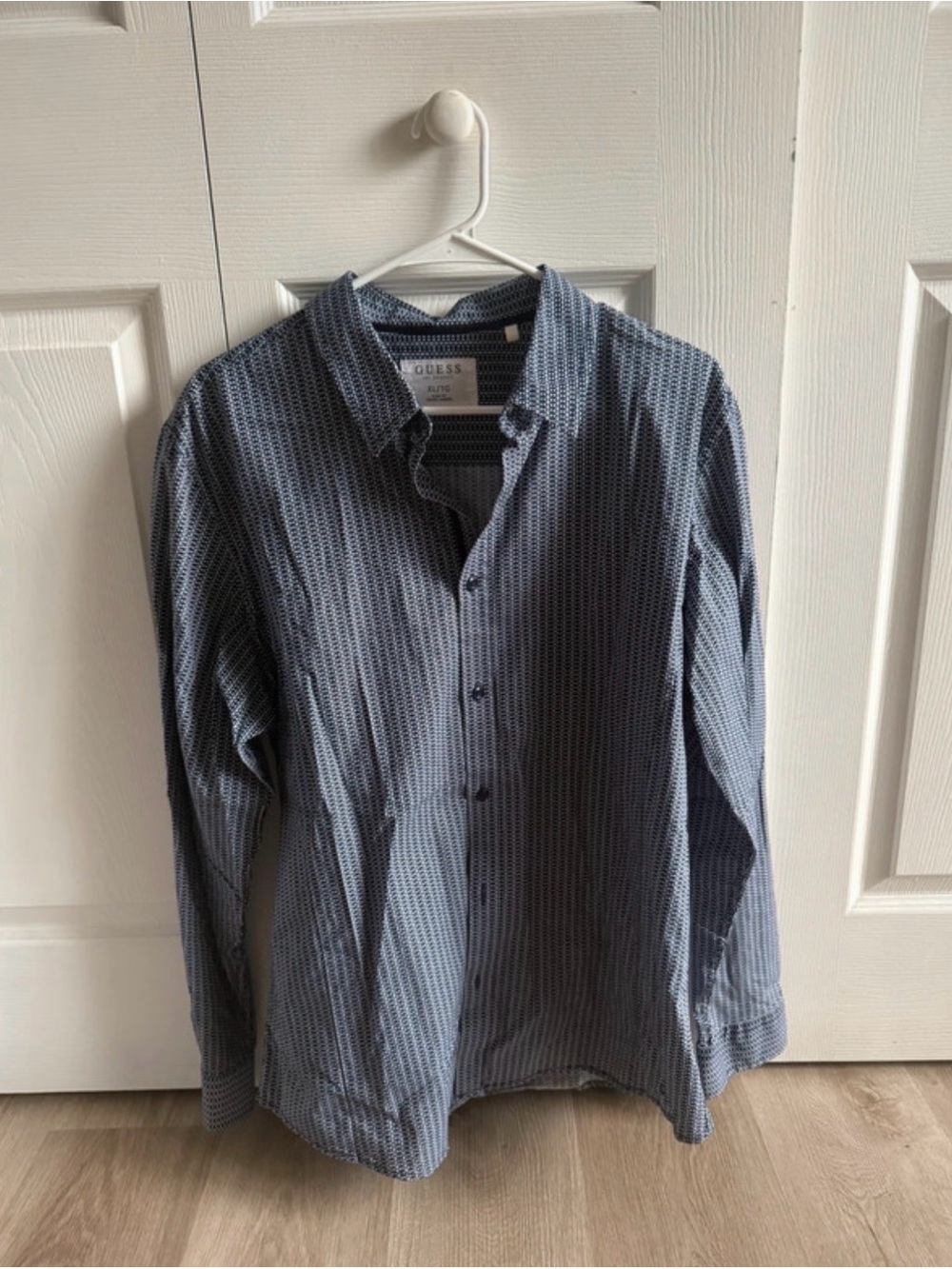 Guess XL Navy Blue/White Print Slim Fit
Button Up Long Sleeve Dress Shirt